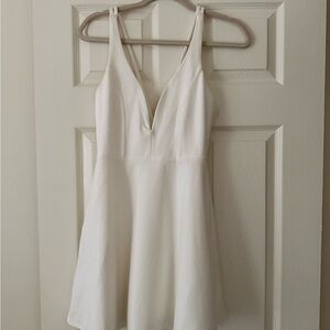 Elegant White Sleeveless Dress